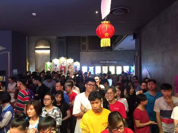 Phim trăm tỷ mùa Tết - Cua lại vợ bầu và Siêu sao siêu ngố có thực sự là tuyệt phẩm của điện ảnh Việt?