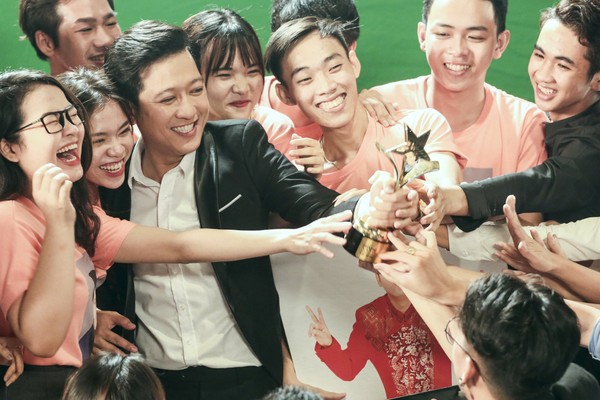 Phim trăm tỷ mùa Tết - Cua lại vợ bầu và Siêu sao siêu ngố có thực sự là tuyệt phẩm của điện ảnh Việt?