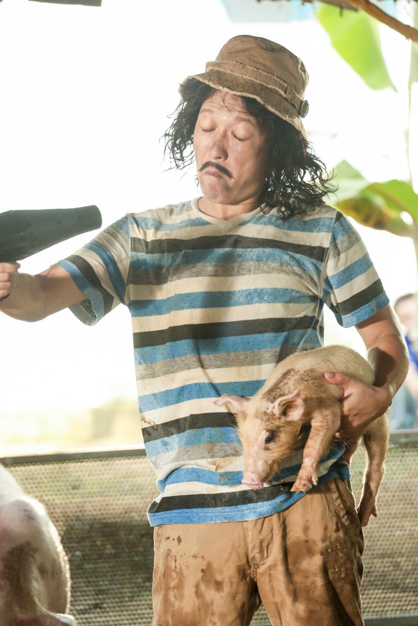 Phim trăm tỷ mùa Tết - Cua lại vợ bầu và Siêu sao siêu ngố có thực sự là tuyệt phẩm của điện ảnh Việt?