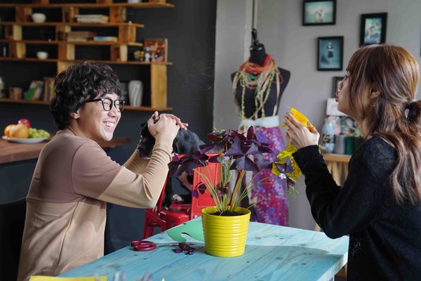 Phim trăm tỷ mùa Tết - Cua lại vợ bầu và Siêu sao siêu ngố có thực sự là tuyệt phẩm của điện ảnh Việt?