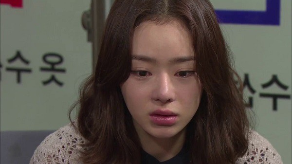 Định tạo bất ngờ cho chồng trong phòng ngủ ngày Valentine, ai dè vừa mở chăn ra vợ đã đứng hình vì vật thể lạ