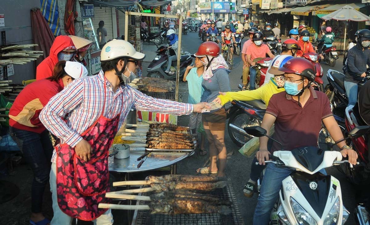 Thần Tài gõ cửa: Thịt quay, cá lóc đuổi không hết khách, buôn vàng trúng ngàn tỷ