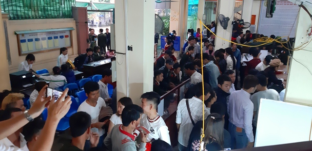 Nghệ An: Có ngày cả nghìn người tới làm hộ chiếu, giấy thông hành