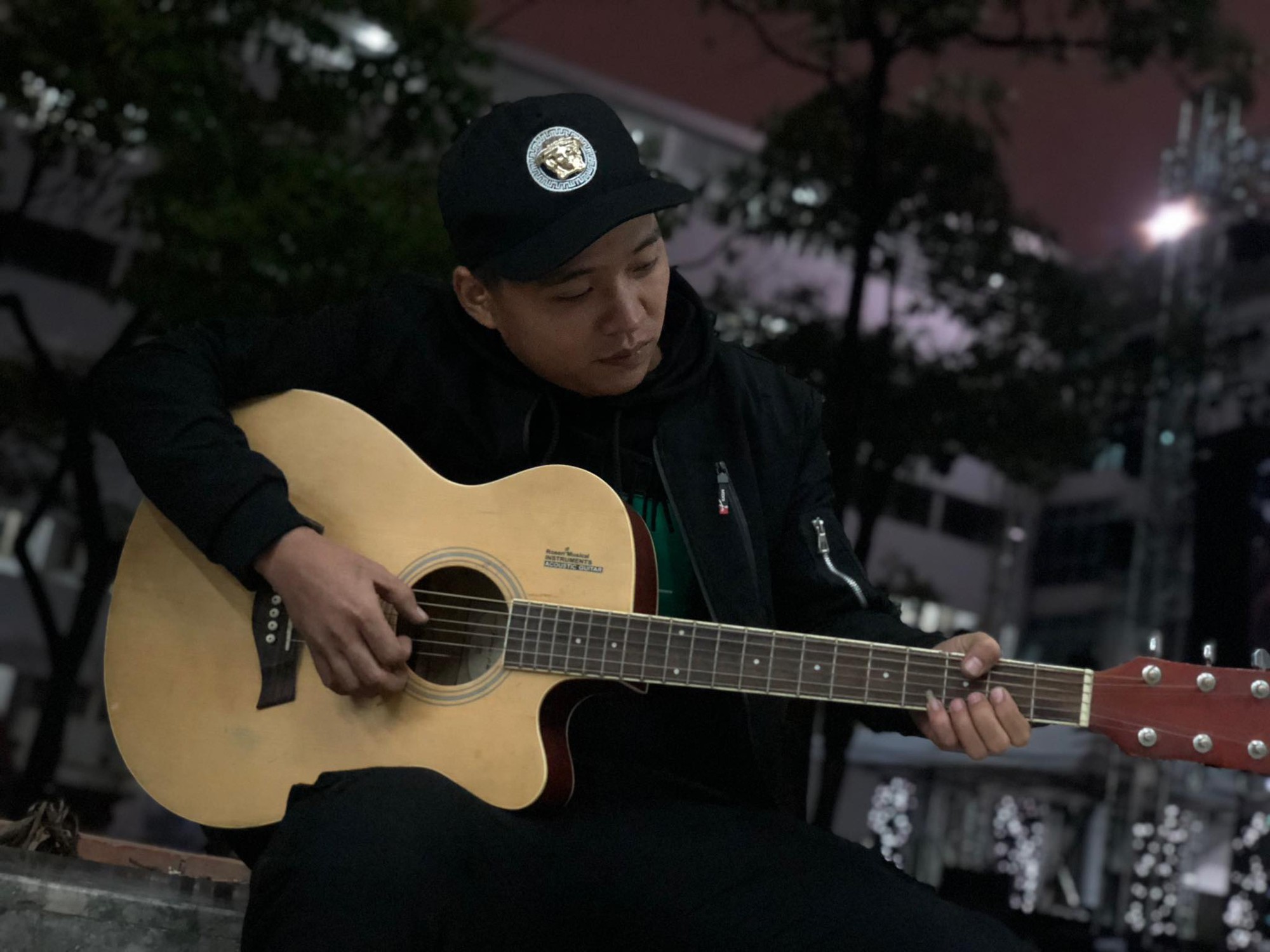 Thanh niên số nhọ: Hí hửng mua son, nguyên liệu làm socola tặng crush dịp Valentine thì cô nàng công khai người yêu