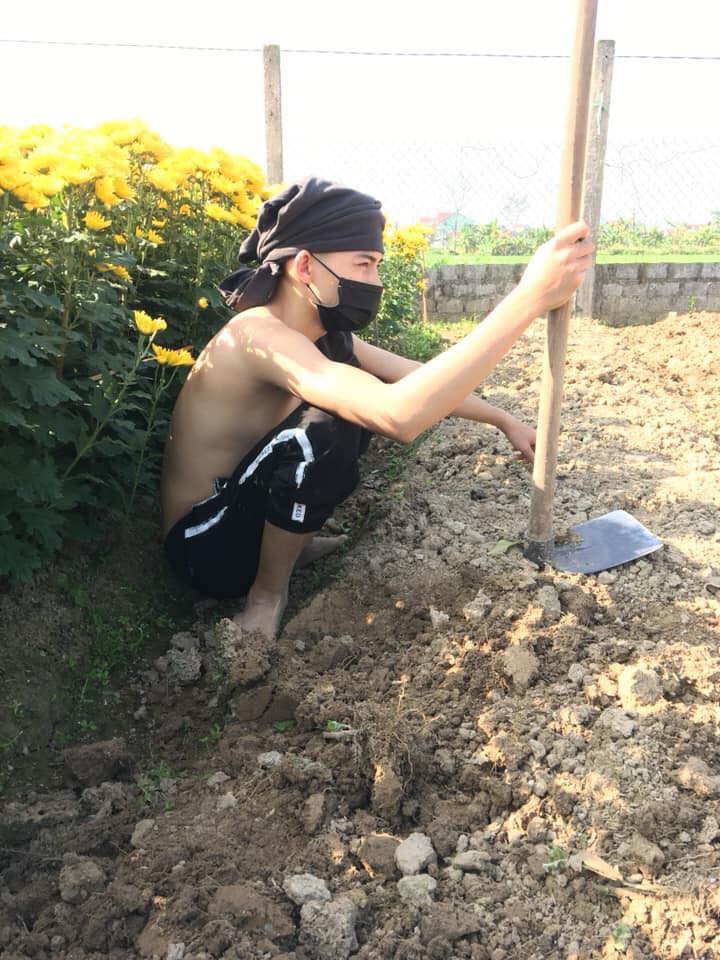 Dân mạng khoe ảnh đi làm đồng ngày Tết: Con nhà nông thì sao, giúp được bố mẹ là hạnh phúc rồi!