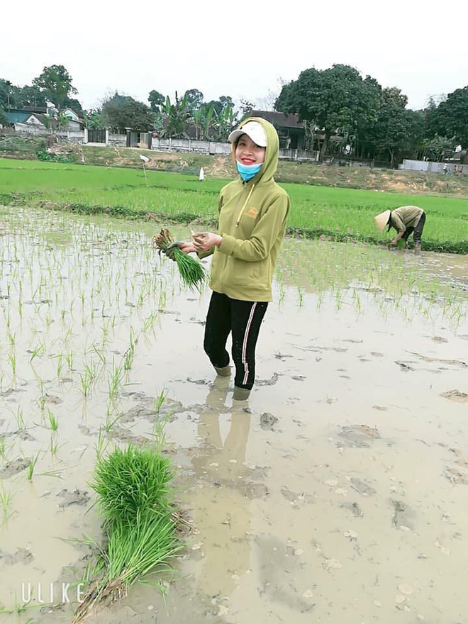Dân mạng khoe ảnh đi làm đồng ngày Tết: Con nhà nông thì sao, giúp được bố mẹ là hạnh phúc rồi! Dân mạng khoe ảnh đi làm đồng ngày Tết: Con nhà nông thì sao, giúp được bố mẹ là hạnh phúc rồi!