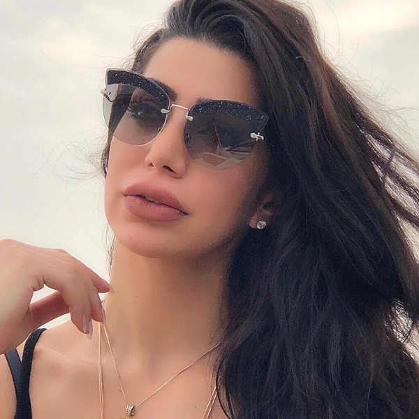 Không ngờ anh chàng bị trục xuất vì quá đẹp trai lại chọn vợ khác thường, còn thẳng thừng lên tiếng trước antifan thế này