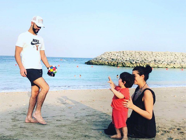 Không ngờ anh chàng bị trục xuất vì quá đẹp trai lại chọn vợ khác thường, còn thẳng thừng lên tiếng trước antifan thế này