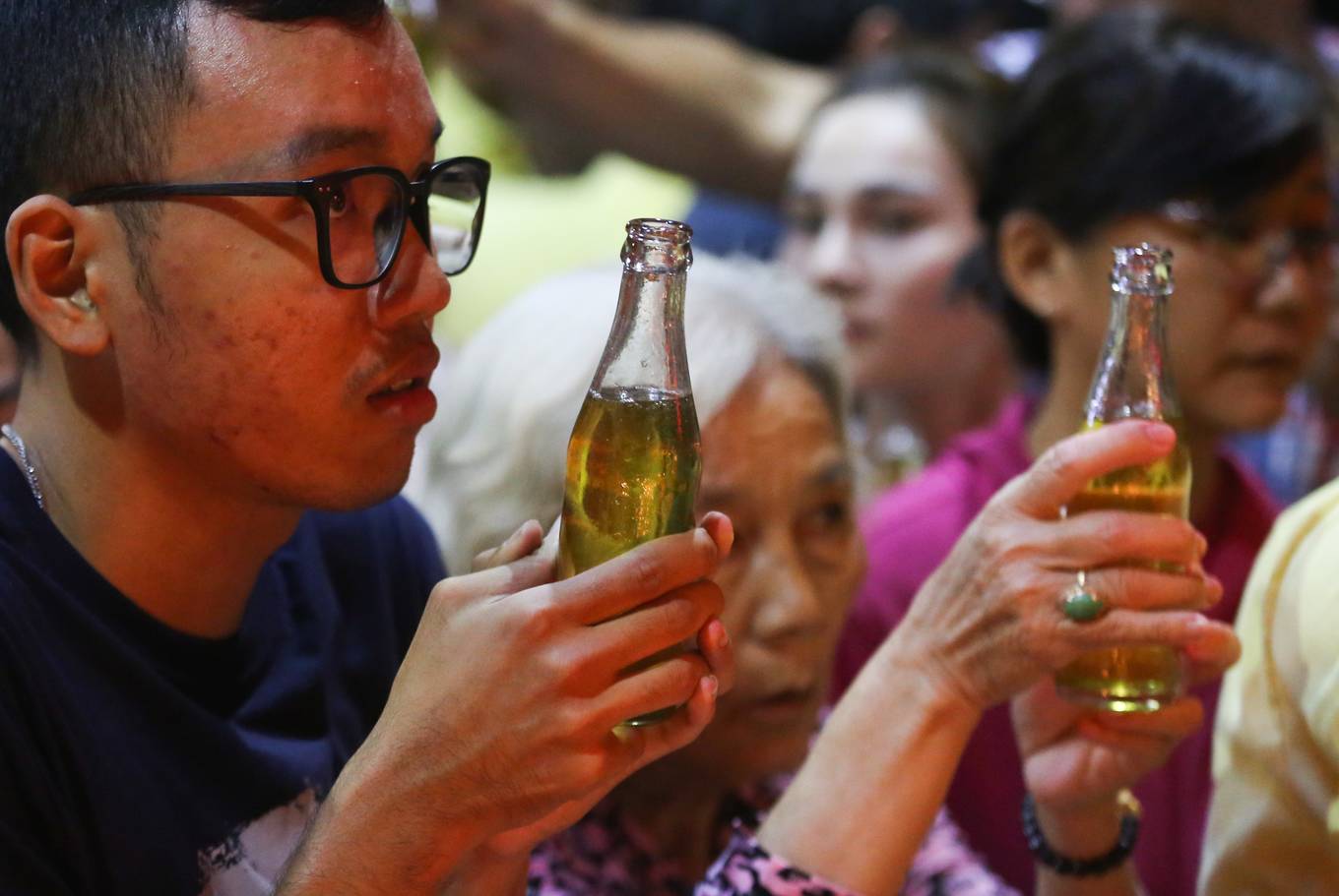 Hàng nghìn người chen nhau vía Ngọc hoàng ở Sài Gòn