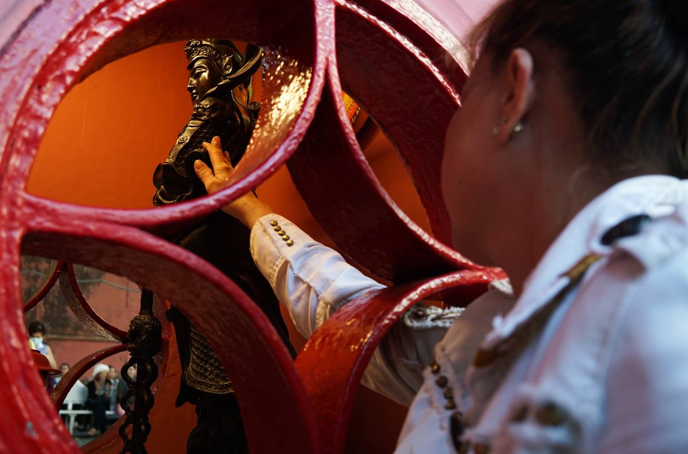 Hàng nghìn người chen nhau vía Ngọc hoàng ở Sài Gòn