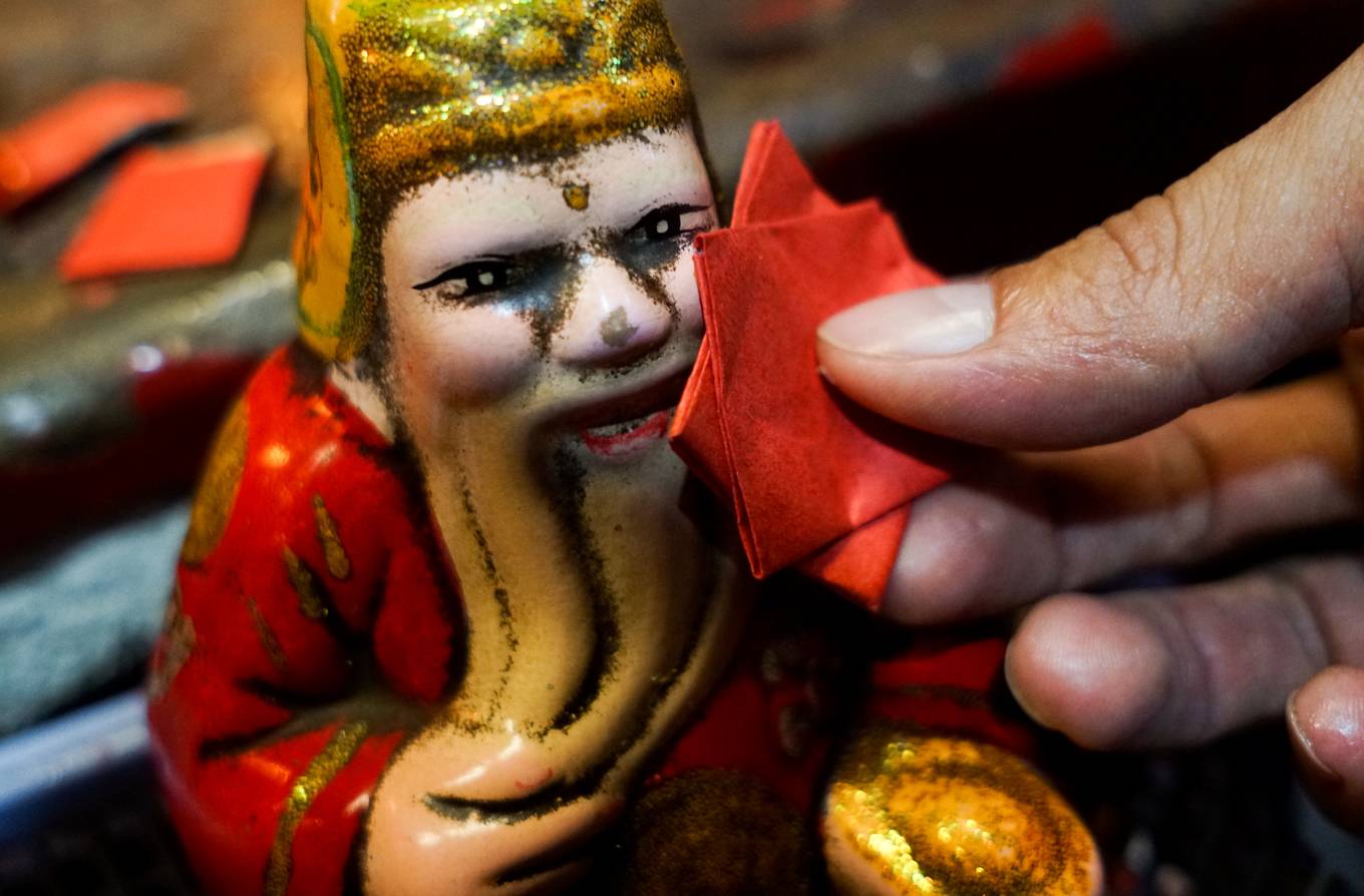 Hàng nghìn người chen nhau vía Ngọc hoàng ở Sài Gòn