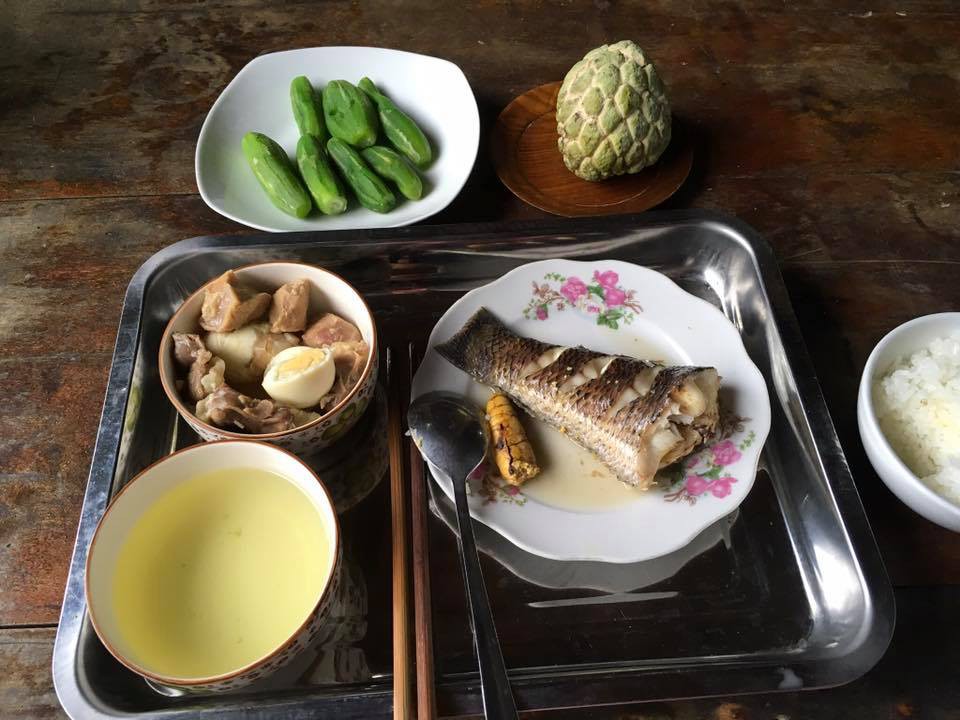 Tự hào khoe mâm cơm cữ ngon lành được chồng nấu, vợ trẻ bối rối khi cộng đồng mạng lại dành hết sự chú ý cho chi tiết này... Tự hào khoe mâm cơm cữ ngon lành được chồng nấu, vợ trẻ bối rối khi cộng đồng mạng lại dành hết sự chú ý cho chi tiết này...