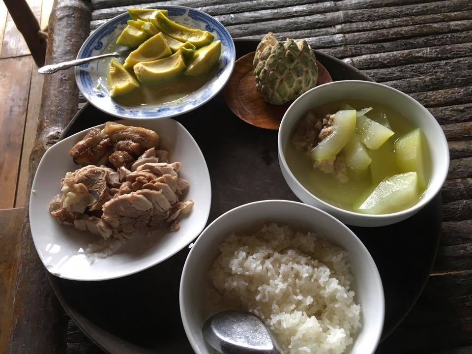 Tự hào khoe mâm cơm cữ ngon lành được chồng nấu, vợ trẻ bối rối khi cộng đồng mạng lại dành hết sự chú ý cho chi tiết này... Tự hào khoe mâm cơm cữ ngon lành được chồng nấu, vợ trẻ bối rối khi cộng đồng mạng lại dành hết sự chú ý cho chi tiết này...