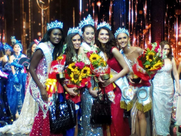 Những sự cố cười ra nước mắt trong chung kết Hoa hậu Toàn cầu 2019