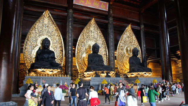 Đại gia ăn chay Xuân Trường: Doanh nhân kín tiếng rước xá lợi Phật, mua thiên thạch mặt trăng, xây ngôi chùa lớn nhất thế giới Đại gia ăn chay Xuân Trường: Doanh nhân kín tiếng rước xá lợi Phật, mua thiên thạch mặt trăng, xây ngôi chùa lớn nhất thế giới