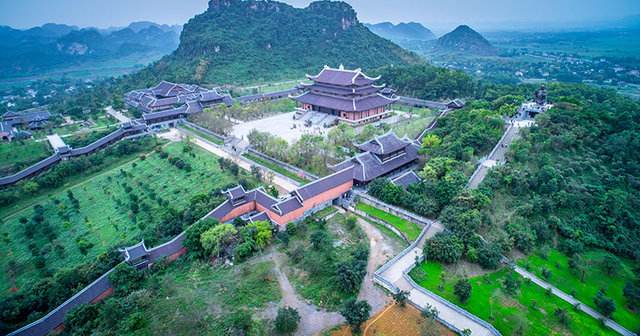 Đại gia ăn chay Xuân Trường: Doanh nhân kín tiếng rước xá lợi Phật, mua thiên thạch mặt trăng, xây ngôi chùa lớn nhất thế giới Đại gia ăn chay Xuân Trường: Doanh nhân kín tiếng rước xá lợi Phật, mua thiên thạch mặt trăng, xây ngôi chùa lớn nhất thế giới