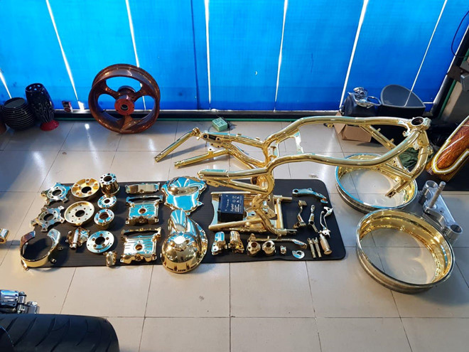 Bộ sưu tập môtô mạ vàng hàng độc trị giá hơn 7 tỷ đồng tại Việt Nam