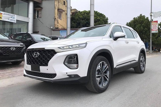 Giá kênh cả trăm triệu, Hyundai Santa Fe 2019 vẫn bán chạy, gần dọn kho trong tháng đầu mở bán Giá kênh cả trăm triệu, Hyundai Santa Fe 2019 vẫn bán chạy, gần dọn kho trong tháng đầu mở bán
