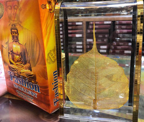 Ngày vía Thần tài, loại lá bé xíu mạ vàng được bán tiền triệu gây sốt thị trường