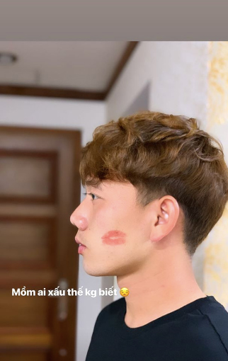 Chưa đến Valentine mà Minh Vương đã khoe khéo nụ hôn trên má làm fangirl thòng tim