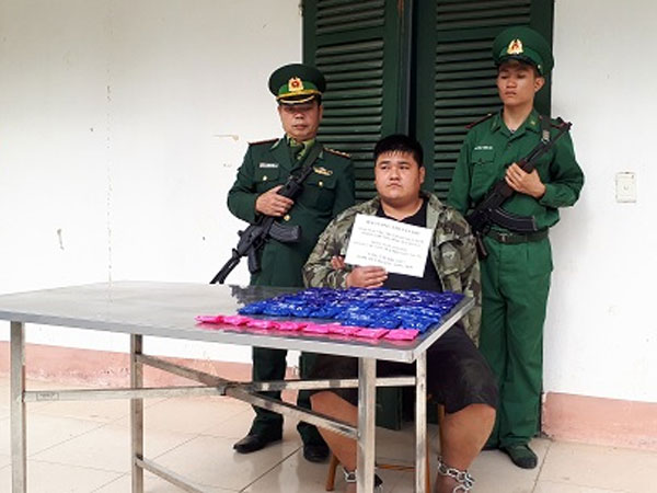 Bắt giữ đối tượng vận chuyển 12.000 viên ma túy tổng hợp