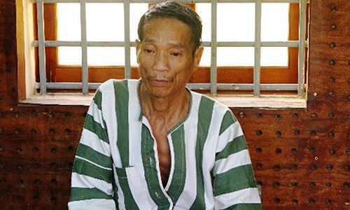 Dùng búa đánh chết bạn rồi thản nhiên ngồi... nhậu tiếp