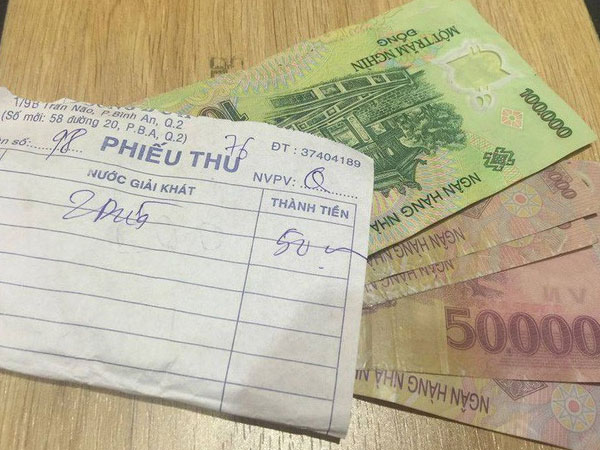 Kỳ lạ như người Sài Gòn, đi uống nước quên 450k tiền thối tưởng đã mất, 2 ngày sau quay lại nhận ngay bất ngờ