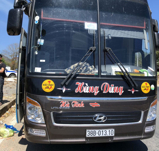 Xe khách 42 chỗ nhồi nhét 60 người, tài xế lại phê ma túy