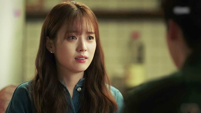 Bất ngờ nhận được bó hồng lớn ngày Valentine, mẹ trẻ vui vẻ ôm về nhưng tới nhà thì bật khóc, lý do là…