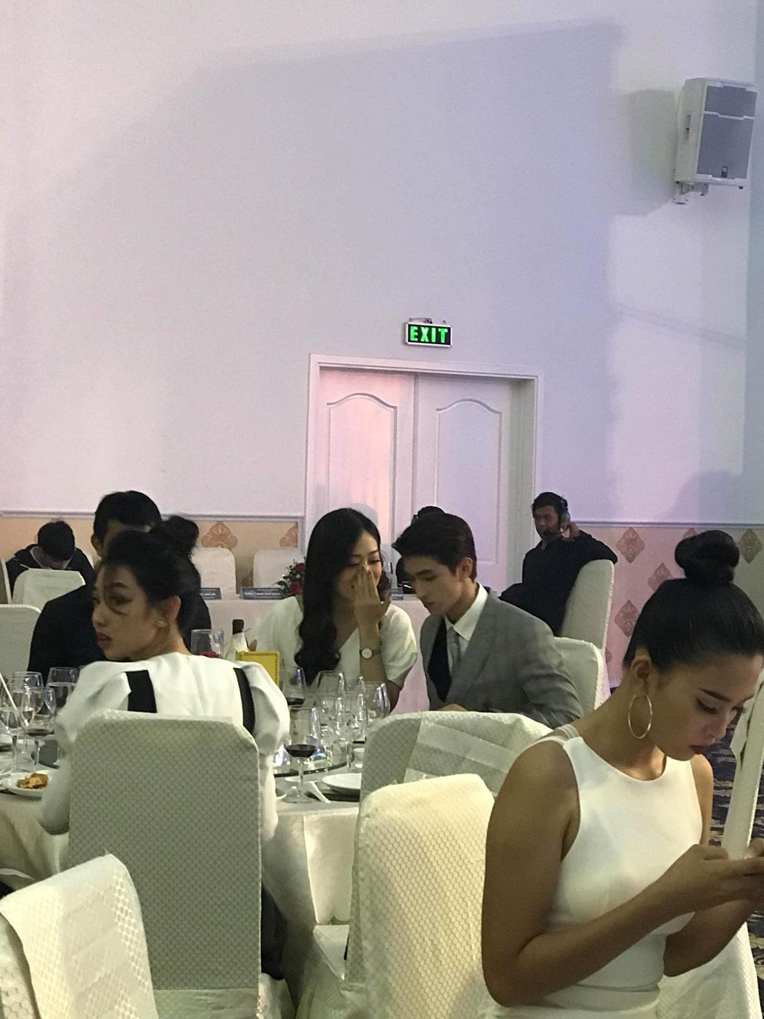 Á hậu Phương Nga và diễn viên Bình An lại tiếp tục để lộ khoảnh khắc thân thiết bên nhau giữa nghi vấn hẹn hò