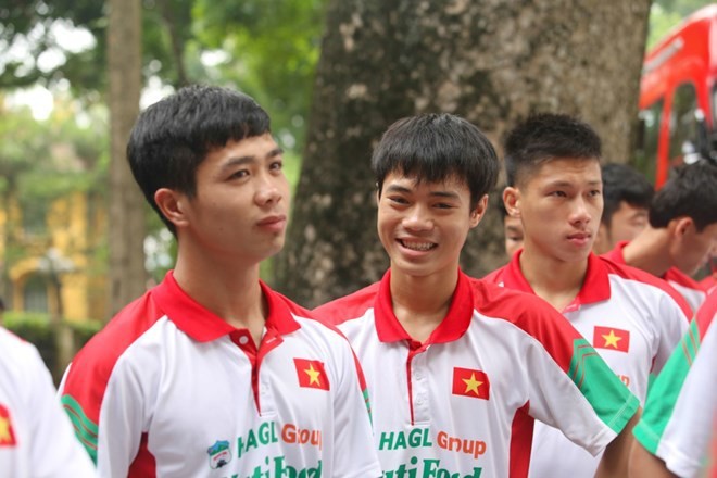 Văn Toàn đăng ảnh nghẹn ngào tiễn cậu bạn chung phòng từ năm 11 tuổi Công Phượng sang Hàn thi đấu Văn Toàn đăng ảnh nghẹn ngào tiễn cậu bạn chung phòng từ năm 11 tuổi Công Phượng sang Hàn thi đấu