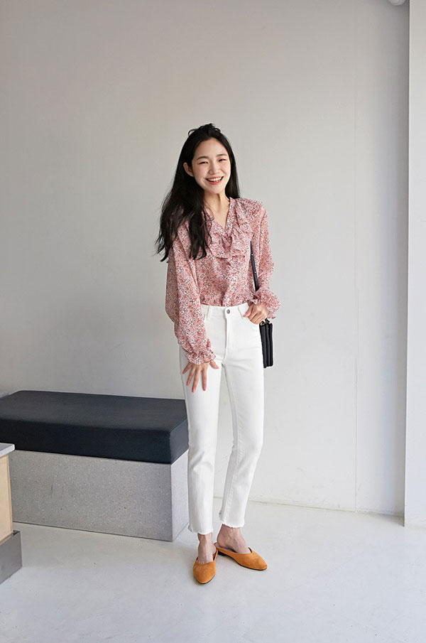 Quên quần áo dày dặn mùa lạnh đi, nàng công sở cứ sắm 5 items này là đủ mặc đẹp từ Xuân sang Hè