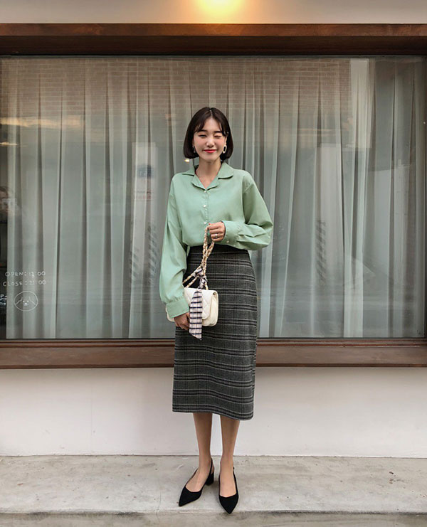 Quên quần áo dày dặn mùa lạnh đi, nàng công sở cứ sắm 5 items này là đủ mặc đẹp từ Xuân sang Hè