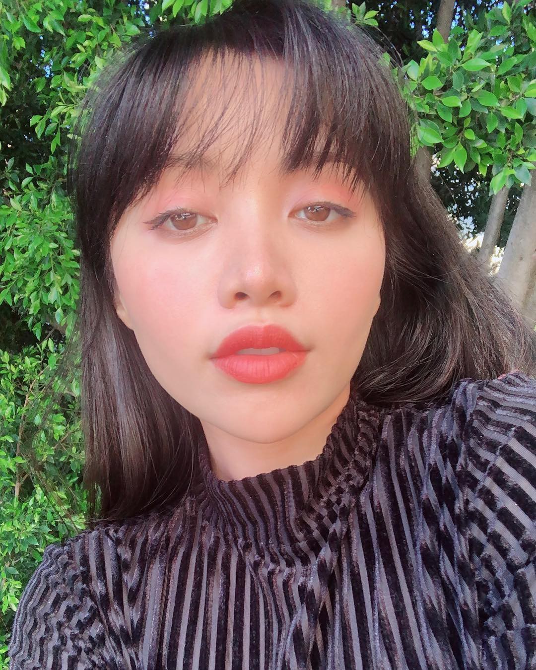 2 bí kíp makeup đơn giản nhưng max xinh của Michelle Phan: một kiểu sang chảnh, một kiểu hack tuổi cực hiệu quả