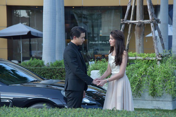 Thấy người yêu cũ hào hứng đón con vừa sinh, cô gái bị đá năm nào cười đắc ý vì biết trước sự thật