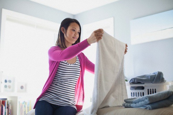 Chị dâu lấy chồng mới, bố mẹ tôi cho chị hẳn một căn nhà và khóc thương còn hơn cả con gái lên xe hoa