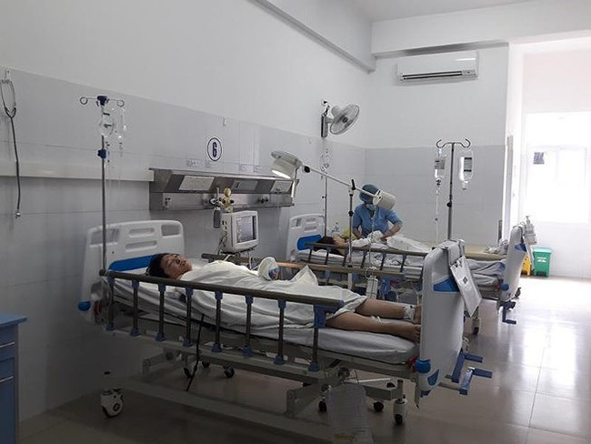 Vụ xe khách rơi ở đèo: Cô gái bị lìa cánh tay đã xuất viện