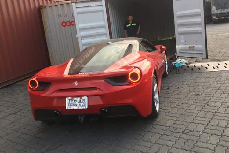 Cảnh sát Hà Nội tóm sống siêu xe Ferrari 488 GTB 15 tỷ