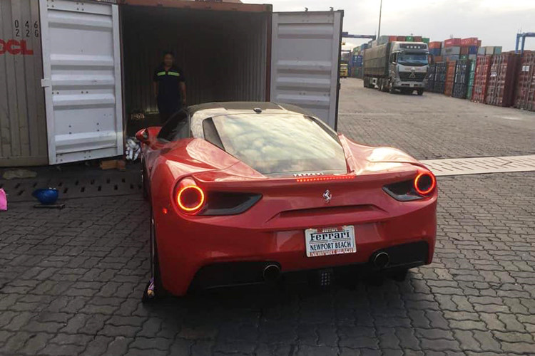 Cảnh sát Hà Nội tóm sống siêu xe Ferrari 488 GTB 15 tỷ