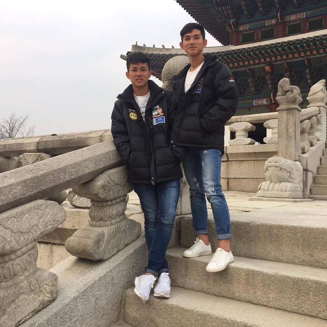 Danh tính 2 chàng cầu thủ điển trai đang được tìm kiếm nhiều nhất sau trận ra quân của U22 Việt Nam