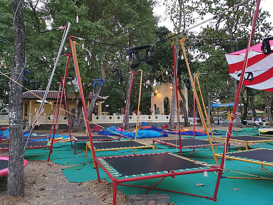 Công viên Tao Đàn sau Tết xập xệ và bốc mùi hôi hám