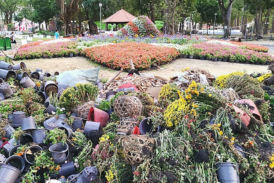 Công viên Tao Đàn sau Tết xập xệ và bốc mùi hôi hám