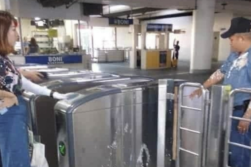 Nữ sinh tấn công cảnh sát và câu hỏi lớn về quan hệ TQ - Philippines