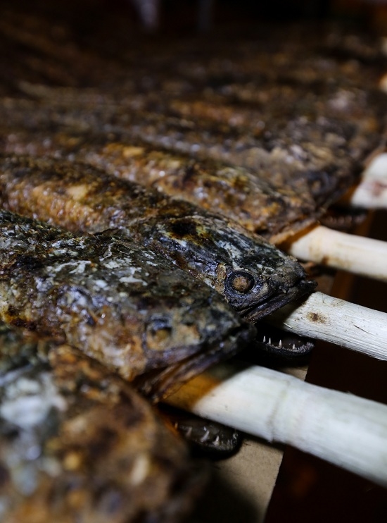 Video ảnh: Trắng đêm nướng hàng tấn cá lóc cho ngày vía Thần tài ở Sài Gòn