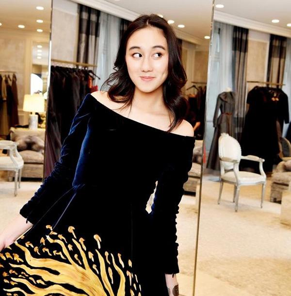 Kém bố 78 tuổi, bé gái này sinh ra đã có hàng trăm tỷ, lớn lên cực xinh đẹp