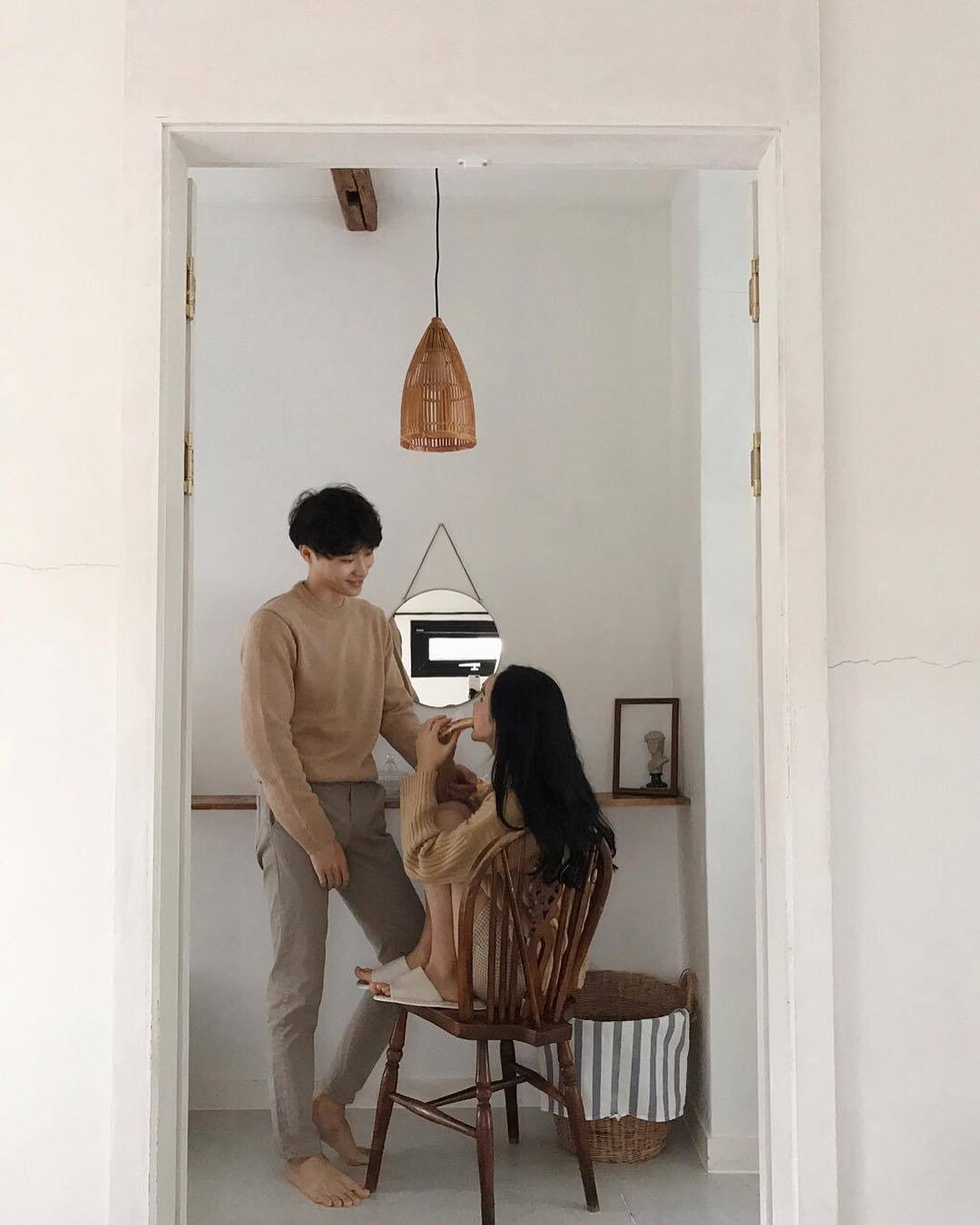 Thích một người nghĩa là người ta đăng status thôi, bạn cũng phải nghiên cứu như phân tích tác phẩm văn học