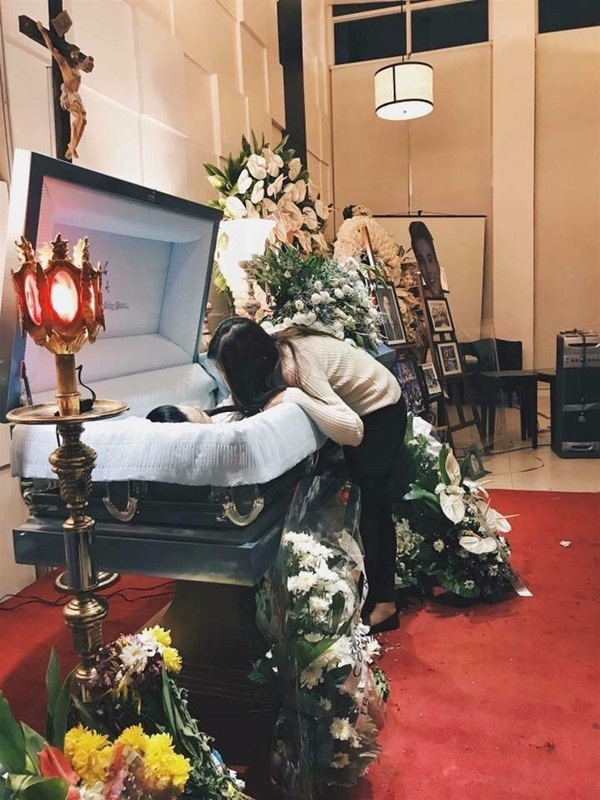 Cô gái vẫn đều đặn đăng ảnh kỷ niệm dù bạn trai đã mất 2 năm