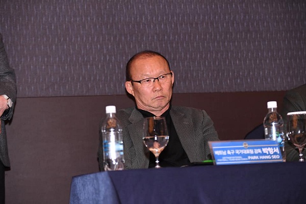 HLV Park Hang-seo lo lắng về sự thích nghi của Công Phượng tại Hàn Quốc