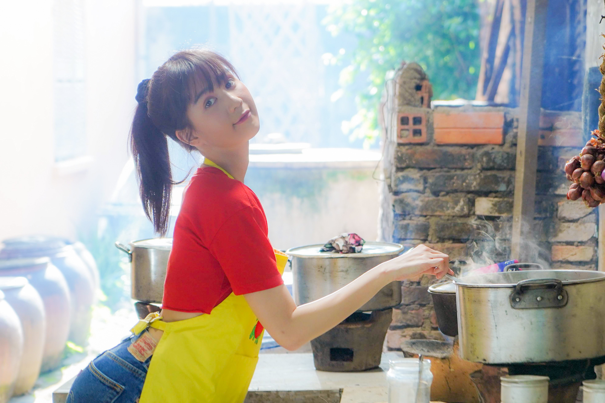 Bình luận Phim mới của Ngọc Trinh: Tưởng không hay mà vui không tưởng