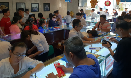 Loạn giá vàng ngày Thần Tài